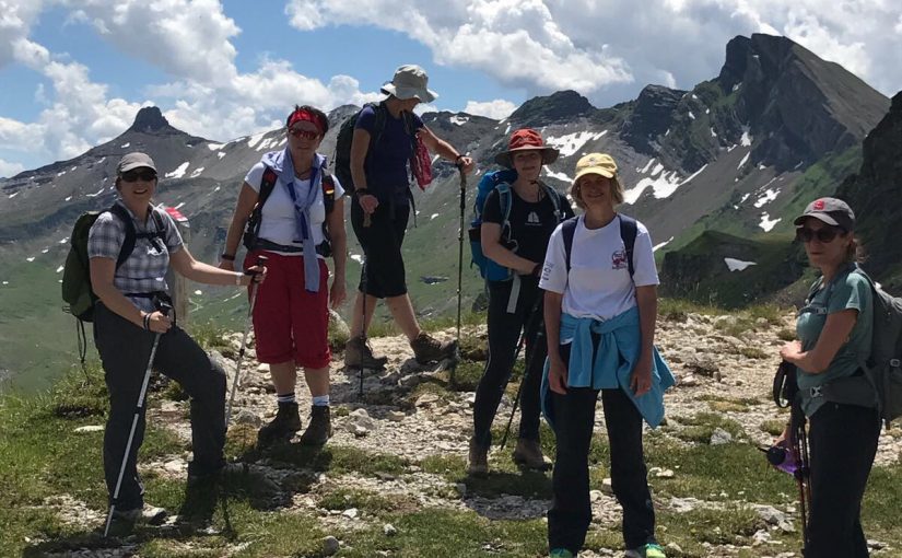 Loud American women in Switzerland